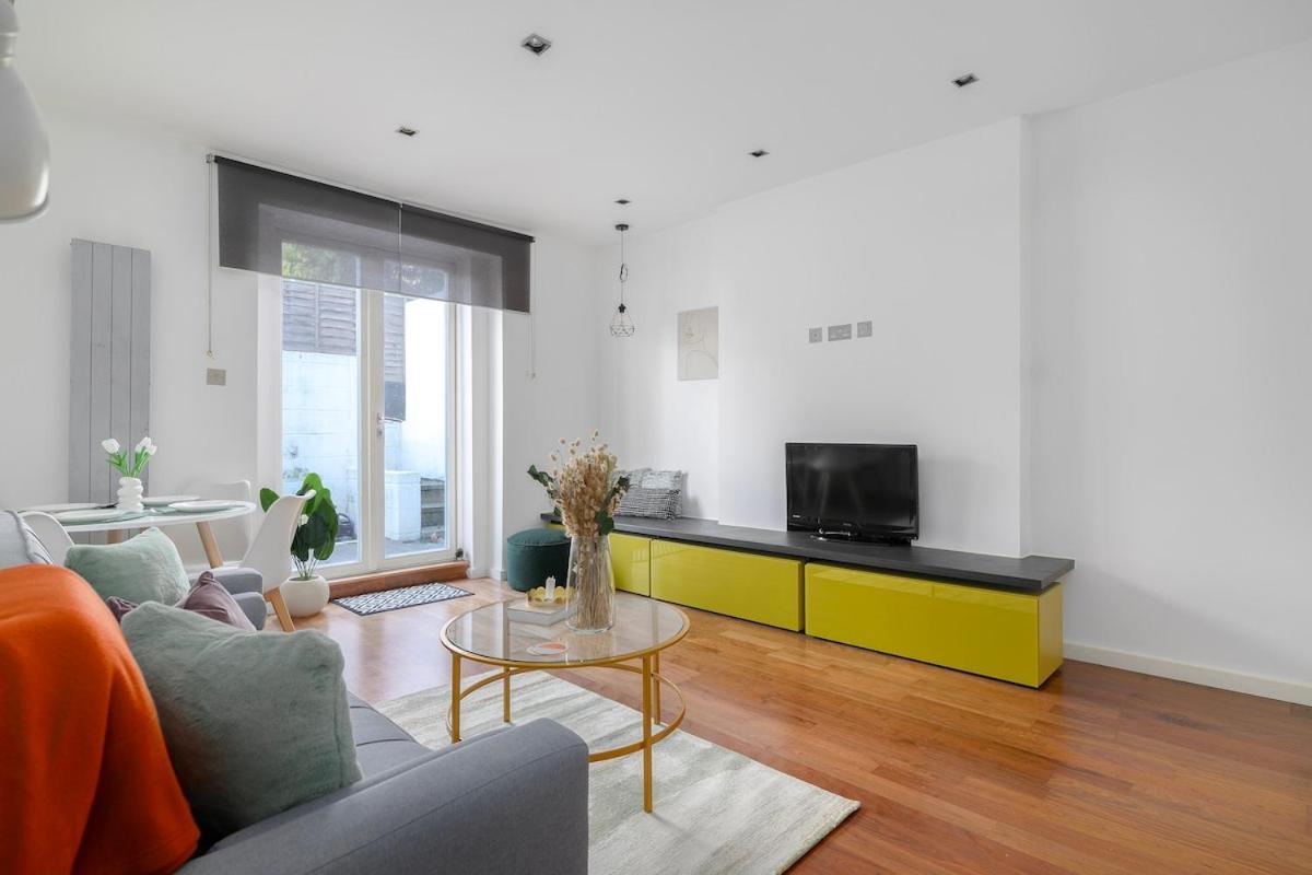 Appartamento Near Highbury Islington Station With Private Garden Londra