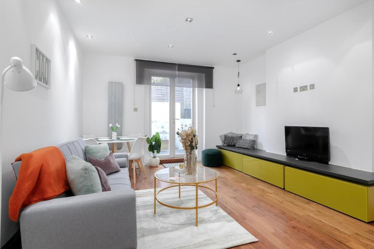 Near Highbury Islington Station With Private Garden