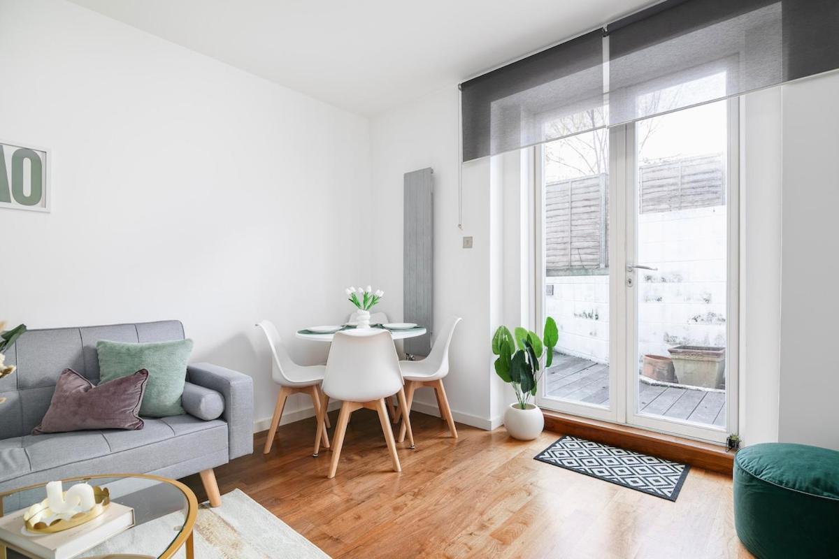 Appartamento Near Highbury Islington Station With Private Garden Londra